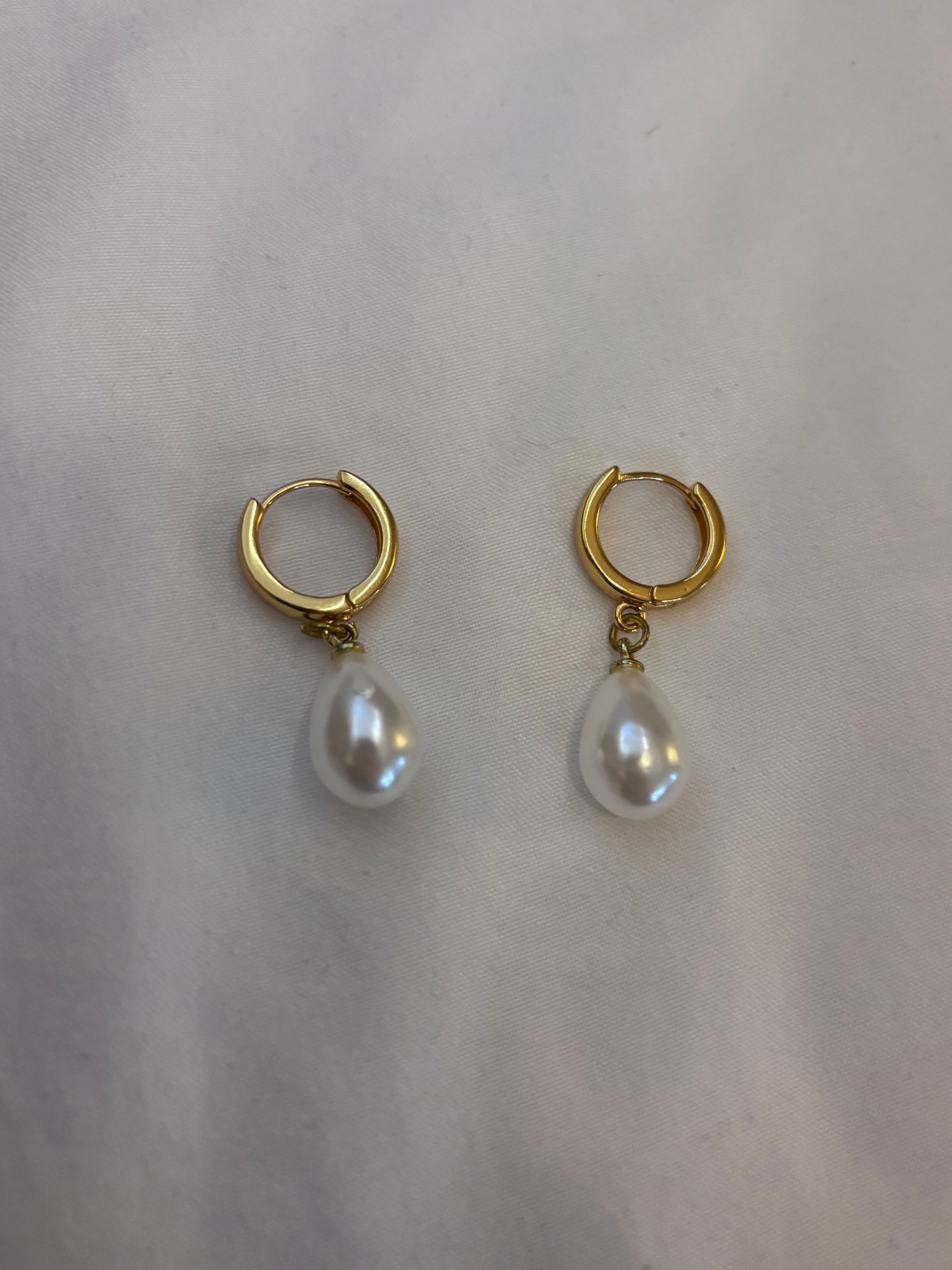 Classic Pearl Earring